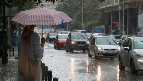 «Χαλάει» ο καιρός την Κυριακή: Ραγδαία επιδείνωση με βροχές και καταιγίδες