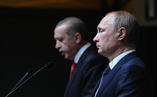 Μέτρα και συμβολικές κινήσεις από την Ρωσία, στάση αναμονής από την Τουρκία
