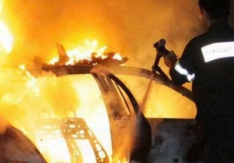 Πάτρα: Στις φλόγες τυλίχθηκε αυτοκίνητο στην Περιμετρική