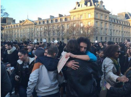Παρίσι: Μεγάλες συγκεντρώσεις ενάντια στον φόβο της τρομοκρατίας(φωτο)