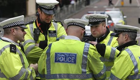 Βρετανοί αστυνομικοί σπεύδουν στον τόπο του εγκλήματος μέσω Skype