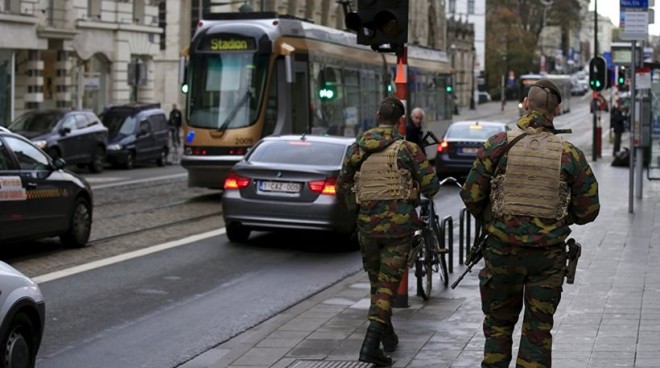 Παραμένουν σε «κόκκινο» συναγερμό οι Βρυξέλλες: Κλειστό το μετρό και τα σχολεία τη Δευτέρα