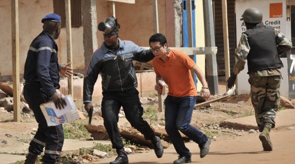 Τέλος στην ομηρία σε ξενοδοχείο του Μάλι – Απελευθερώθηκαν οι όμηροι