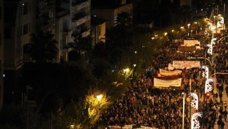 Χιλιάδες κόσμου στην πορεία για την επέτειο του Πολυτεχνείου στην Αθήνα