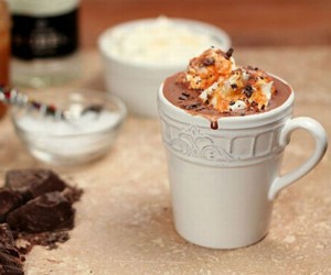 Η πιο λαχταριστή και εύκολη ζεστή σοκολάτα που μπορείς να φτιάξεις σε 5 λεπτά! (Video)