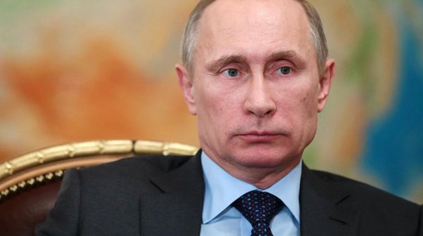 H τεράστια «αίθουσα πολέμου» του Πούτιν που θυμίζει… ταινία του Μποντ (ΦΩΤΟ)
