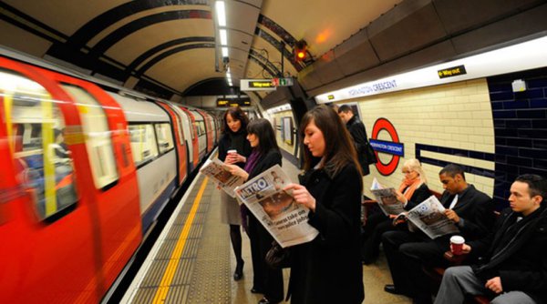 Έρευνα για οργάνωση που δρα… «κατά των χοντρών» στο μετρό του Λονδίνου (ΦΩΤΟ)