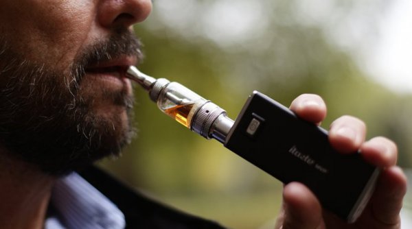 Νέα έρευνα: Τα ηλεκτρονικά τσιγάρα δεν είναι πιο «αθώα» από τα κανονικά