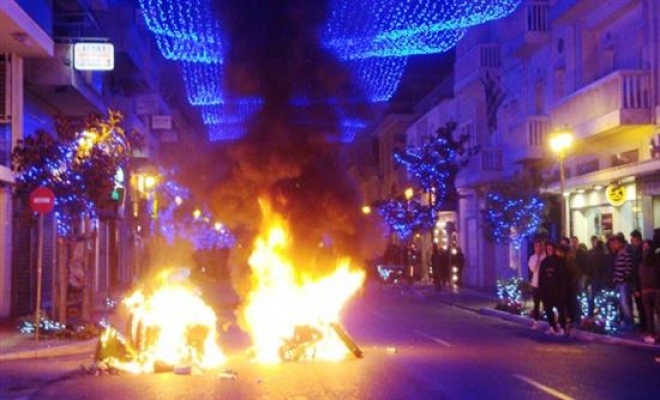 Βόλος: Σκηνικό βίας μεταξύ αντιεξουσιαστών και αστυνομίας