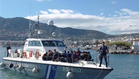 Μία νεκρή και τρεις αγνοούμενοι σε νέο ναυάγιο με πρόσφυγες
