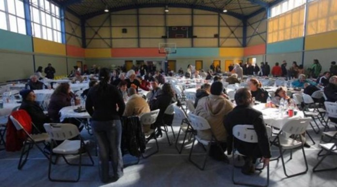 Πάνω από 700 άτομα στο χριστουγεννιάτικο γεύμα στο Ρουφ