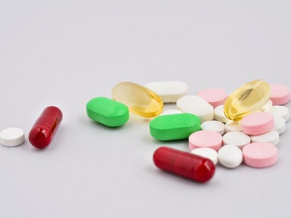 Αλαλούμ στα φάρμακα, λόγω των δύο ΦΠΑ, καταγγέλλουν οι φαρμακοποιοί