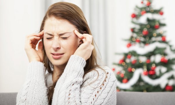Πονοκέφαλος και ημικρανίες: Γιατί είναι συχνότεροι τα Χριστούγεννα