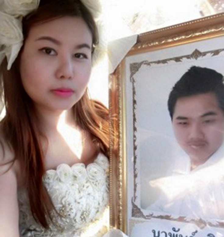Νύφη παντρεύεται τον έρωτα της ζωής της… στην κηδεία του