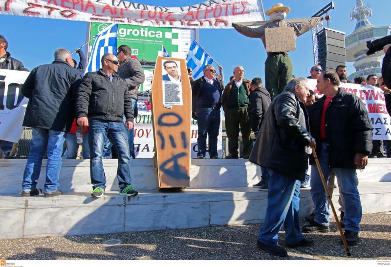 Ηχηρό μήνυμα από 20.000 αγρότες στη Θεσσαλονίκη – Στήνουν μπλόκα και στην Αττική