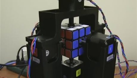 Ρομπότ λύνει τον Κύβο του Ρούμπικ σε ένα δευτερόλεπτο (video)
