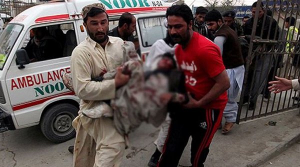 Σφοδρή έκρηξη σε κέντρο εμβολιασμού με 14 νεκρούς στο Πακιστάν