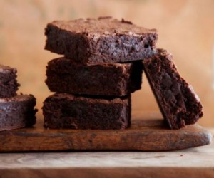 Τα πιο νόστιμα brownies που έχεις φάει, θα τα φτιάξεις εσύ, πανεύκολα και σε χρόνο μηδέν! Δες πώς!