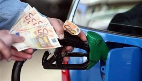Βενζινοπώλες: Αντιδρούν για τα ακριβά καύσιμα παρά τη βουτιά στο πετρέλαιο