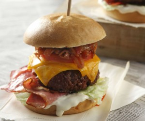 Τα πιο νόστιμα Burger φούρνου που θα δοκιμάσεις ποτέ και φτιάχνονται σε χρόνο μηδέν!