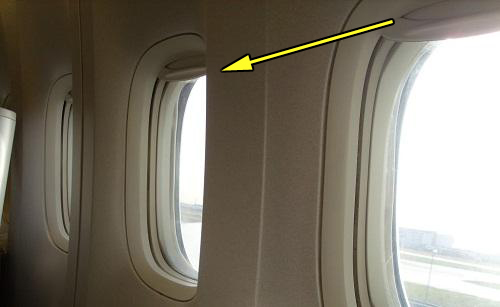 Ο Πραγματικός Λόγος που τα Στόρια πρέπει να είναι Ανεβασμένα στα Παράθυρα όταν το Αεροπλάνο σας Απογειώνεται!