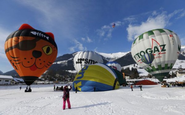 Πανδαισία αερόστατων στον ελβετικό ουρανό- Εικόνες από τον διεθνή διαγωνισμό