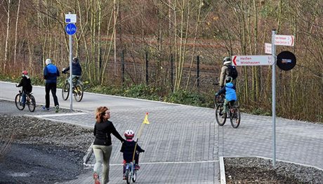 Εγκαινιάστηκε σούπερ-ποδηλατόδρομος μήκους 100 χλμ.! (photos)