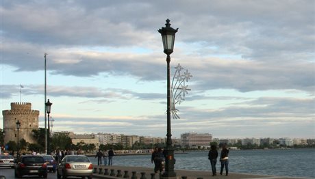 Καιρός στη Θεσσαλονίκη: Συννεφιά, ασθενείς βροχές… και 15 βαθμοί!