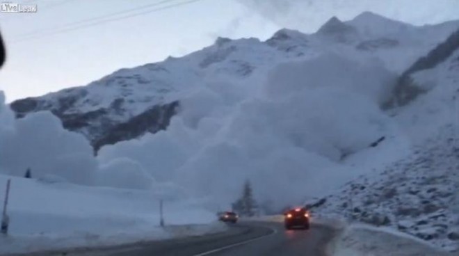 Τεραστίων διαστάσεων χιονοστιβάδα στην Ελβετία(video)