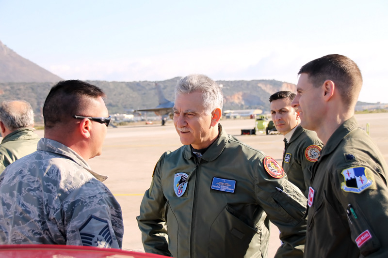 Με τους πολεμιστές της 480th Fighter Squadron της USAF ο Αρχηγός της (ΤΑ) !