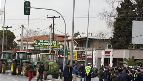 Θεσσαλονίκη ΤΩΡΑ: Κυκλοφοριακό κομφούζιο από τα μπλόκα των αγροτών
