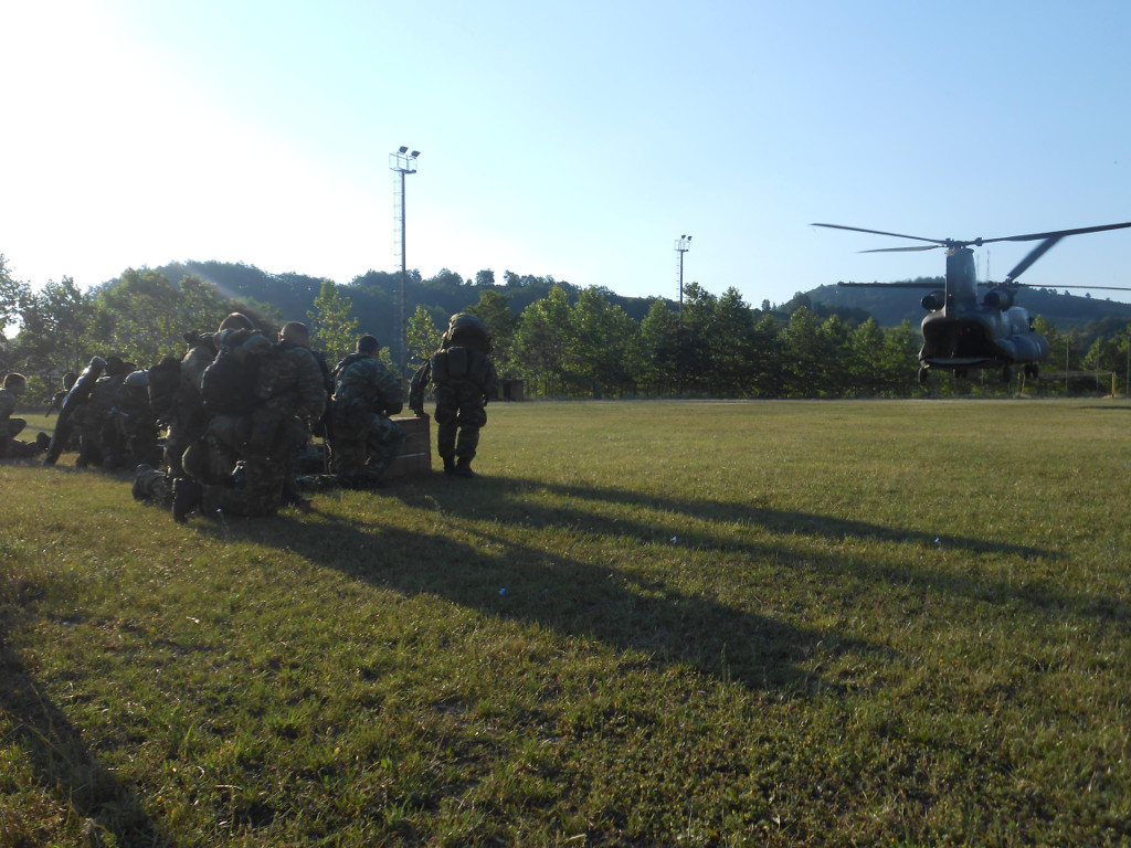 «Σάρωσαν» με χαμηλές πτήσεις Ελικόπτερα της Α.Σ τα Σύνορα με τα Σκόπια ! (φώτο)