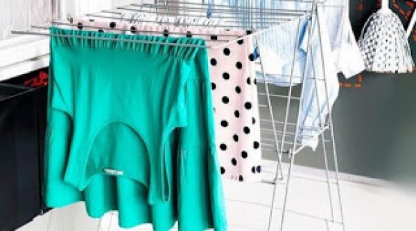 Γιατί δεν πρέπει να στεγνώνετε τα ρούχα μέσα στο σπίτι