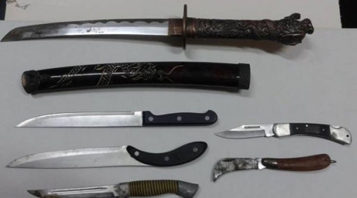 Σύλληψη 45χρονου για κατοχή πέντε μαχαιριών