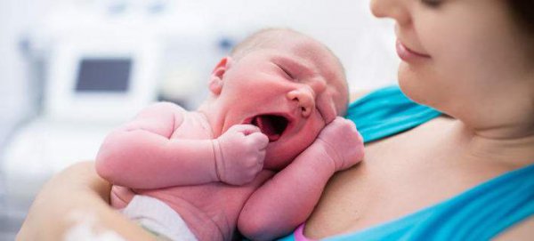 Για πρώτη φορά τα μωρά που γεννήθηκαν με καισαρική αποκτούν τα καλά του φυσιολογικού τοκετού