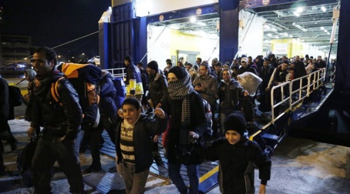 Άλλοι 1.700 μετανάστες στον Πειραιά – Έφτασαν 9.000 τις τρεις τελευταίες ημέρες