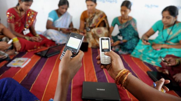 Απαγόρευσαν την χρήση κινητών σε ανύπαντρες γυναίκες σε χωριό της Ινδίας