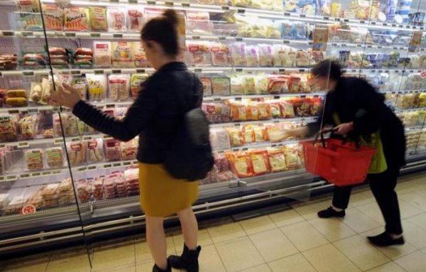 Γιατί η Γαλλία απαγόρευσε στα σούπερ μάρκετ να πετούν τα απούλητα τρόφιμα