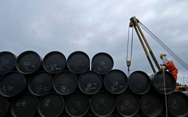 Σαουδική Αραβία και Ρωσία παγώνουν την παραγωγή πετρελαίου
