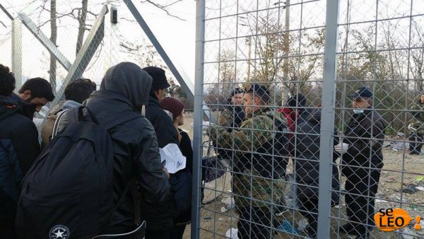 H Σερβία ενεργοποιεί το στρατό της για να τον θέσει απέναντι από τους πρόσφυγες