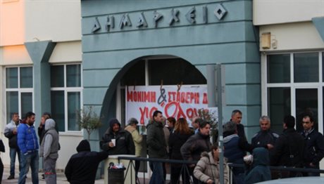 Διαμαρτυρία απλήρωτων εργαζομένων στη Θεσσαλονίκη – Μικρή ένταση (Video)