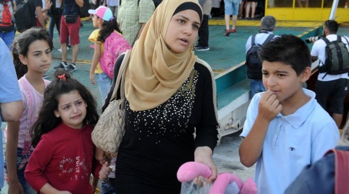 Πάνω από 3.400 οι μετανάστες στο λιμάνι του Πειραιά