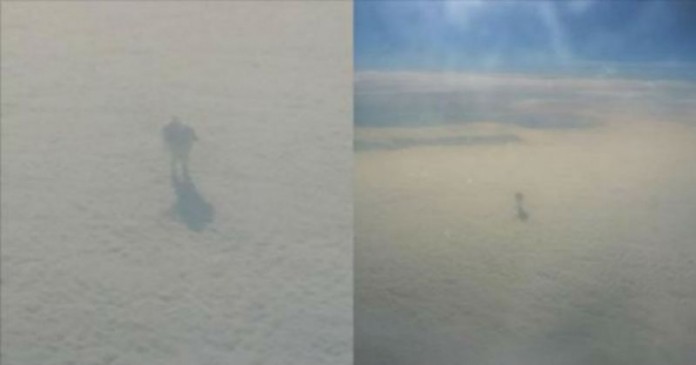 Επιβατικό αεροσκάφος φωτογράφισε έναν «άνθρωπο» να περπατάει στα σύννεφα.