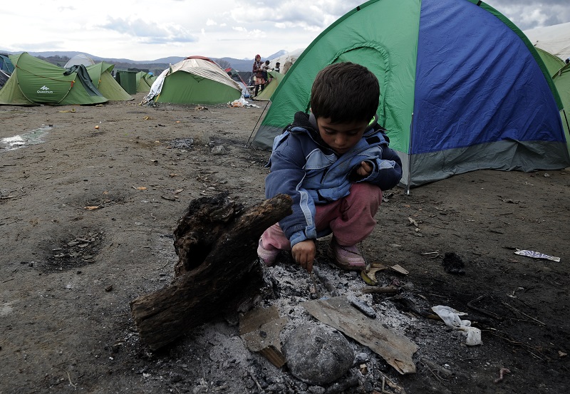 Δραματική η κατάσταση για 13.000 πρόσφυγες στην Ειδομένη – Άλλοι 1.000 σήμερα στον Πειραιά