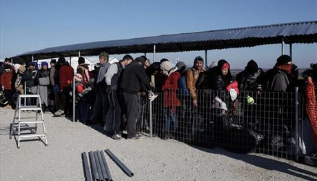 Ειδομένη: Με το σταγονόμετρο η ροή προσφύγων, δραματική η κατάσταση στον καταυλισμό