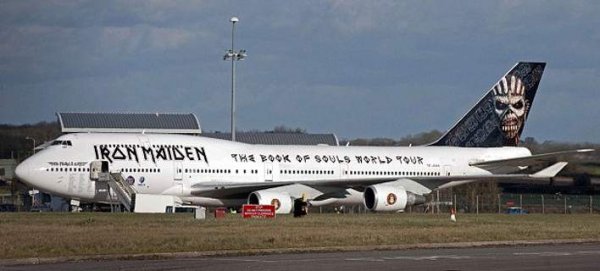 Το αεροπλάνο των Iron Maiden συγκρούστηκε με… φορτηγό (ΦΩΤΟ)