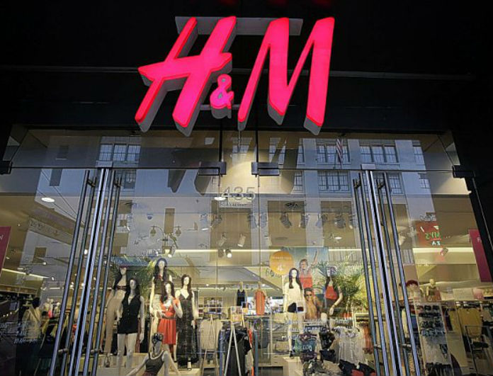 Άνοιξε το νέο κατάστημα της H&M και αποθεώθηκε στα εγκαίνια!