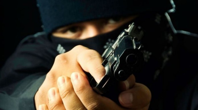 Ένοπλη ληστεία στο Κερατσίνι – Πυροβόλησαν ιδιοκτήτρια κοσμηματοπωλείου