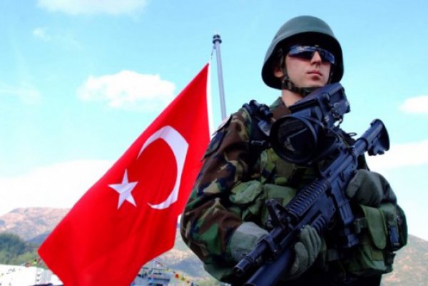 Η Τουρκία έβγαλε 200.000 αστυνομικούς στους δρόμους