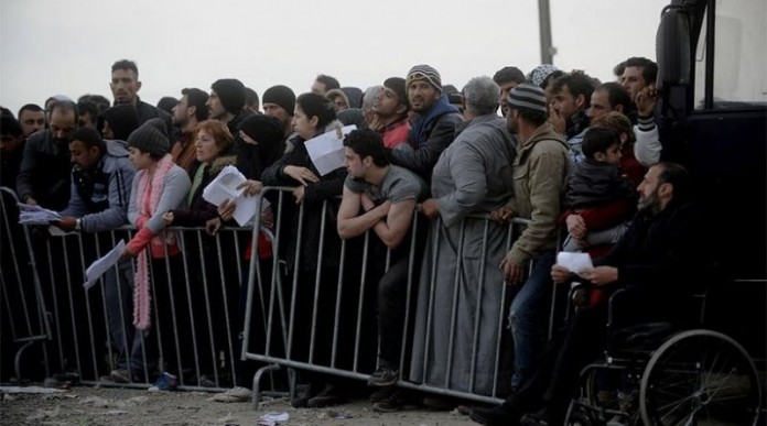 Σφίγγουν κι άλλο τον κλοιό οι Σκοπιανοί: Τώρα δέχονται μόνο τους πρόσφυγες από εμπόλεμες… πόλεις!